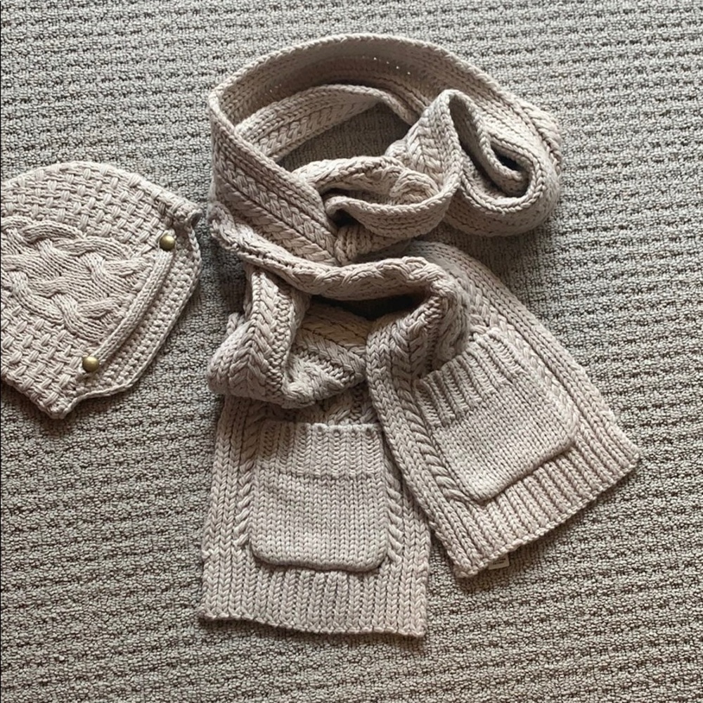 Scarf and toque set by BANANA REPUBLIC
